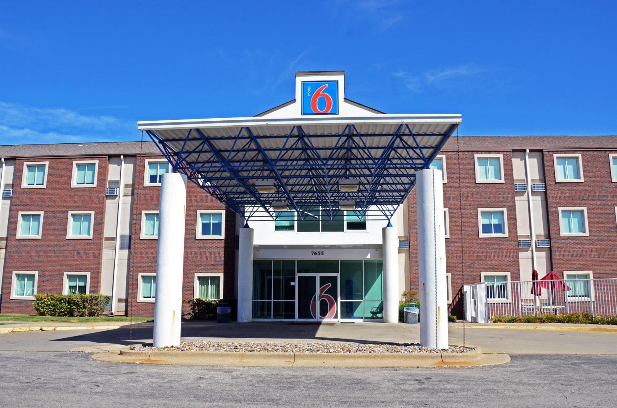 6-west Des Moines, Ia