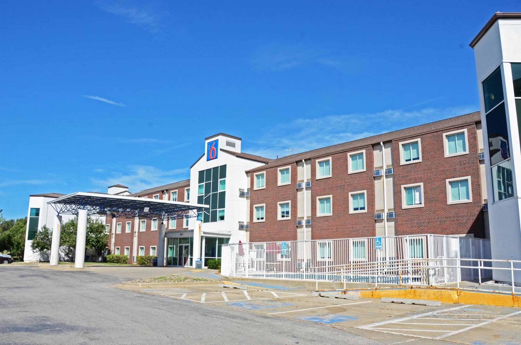 6-west Des Moines, Ia