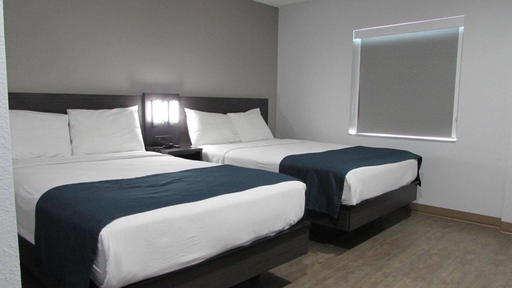 Hotel 6-west Des Moines, Ia