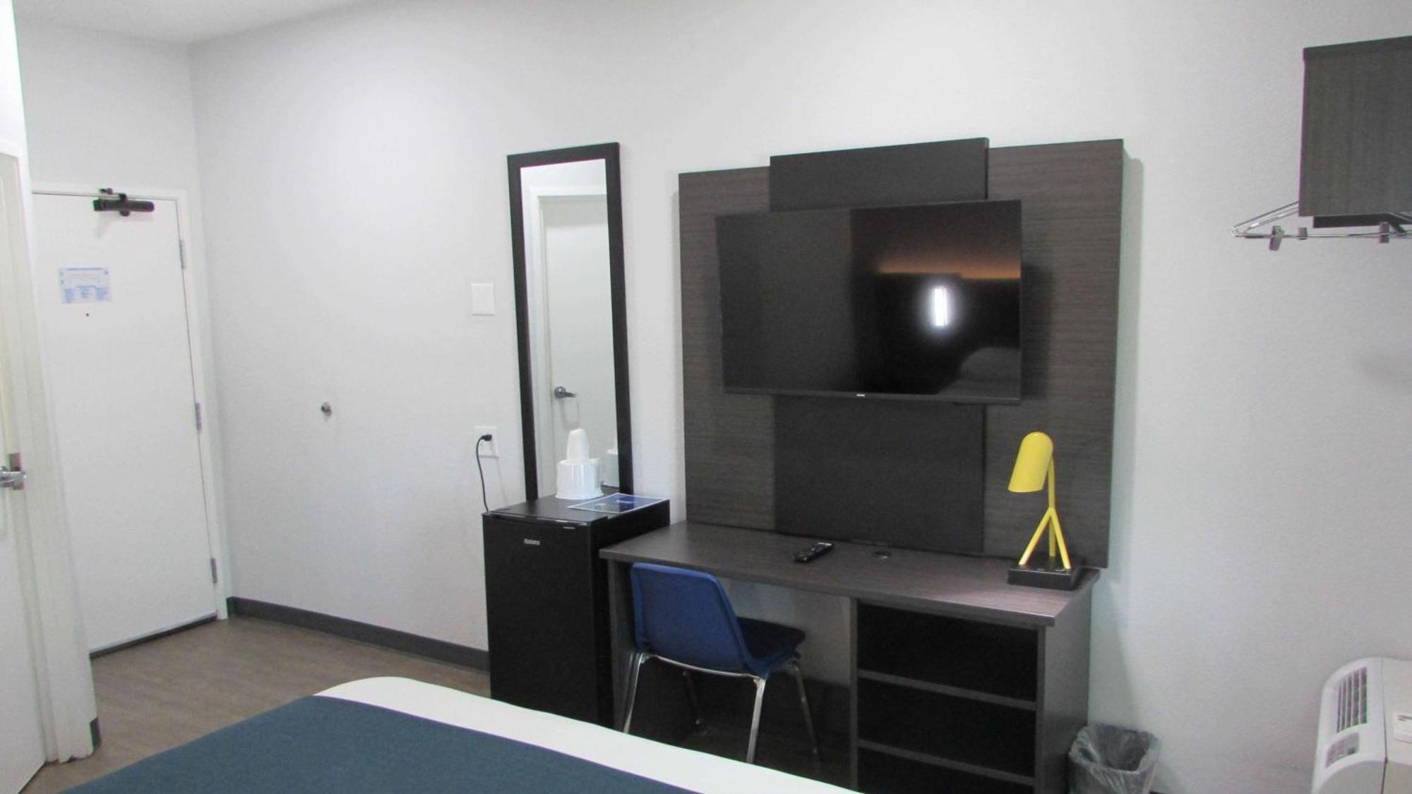 6-west Des Moines, Ia Hotel