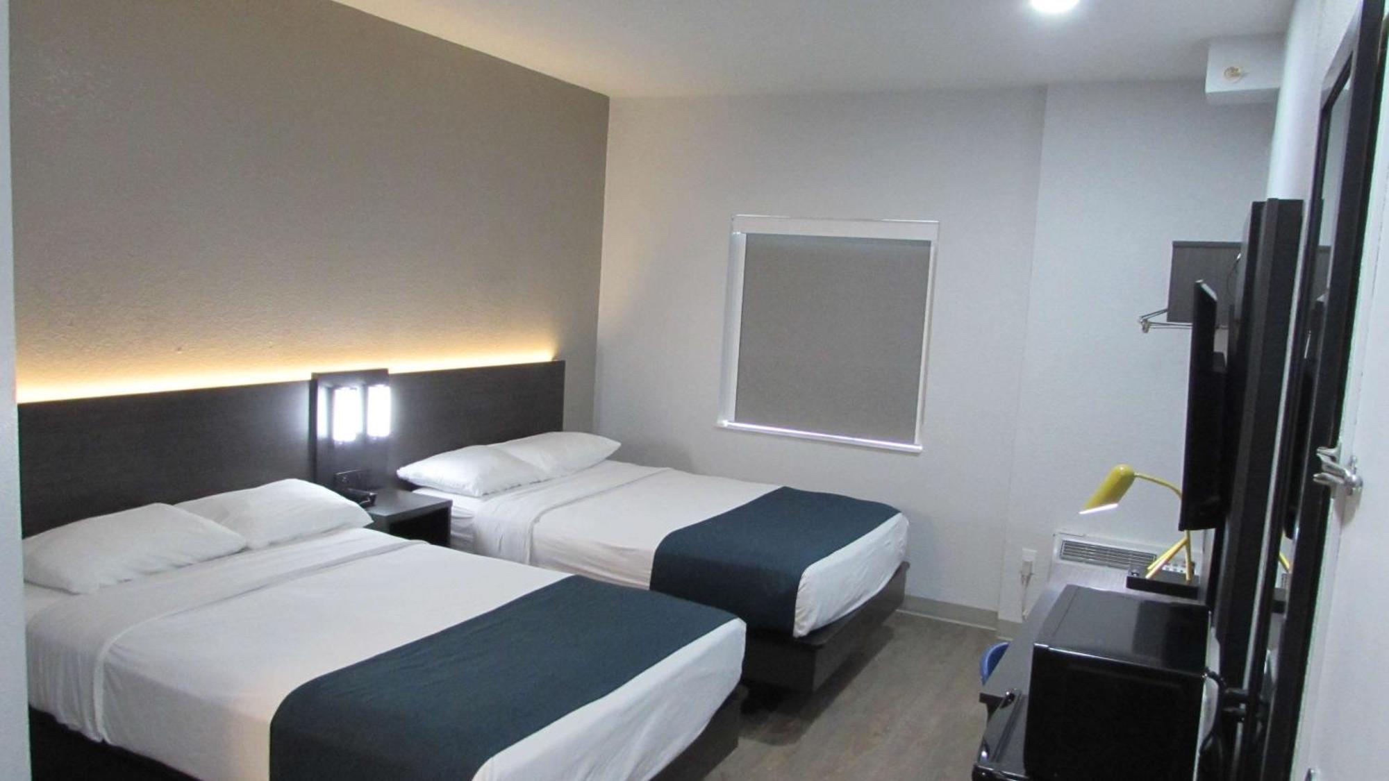 6-west Des Moines, Ia Hotel 2*